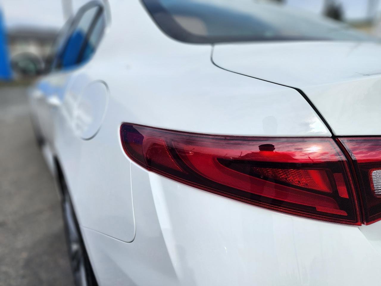 Used 2017 Alfa Romeo Giulia Ti w/ TI Lusso Package AWD/4WD image 37