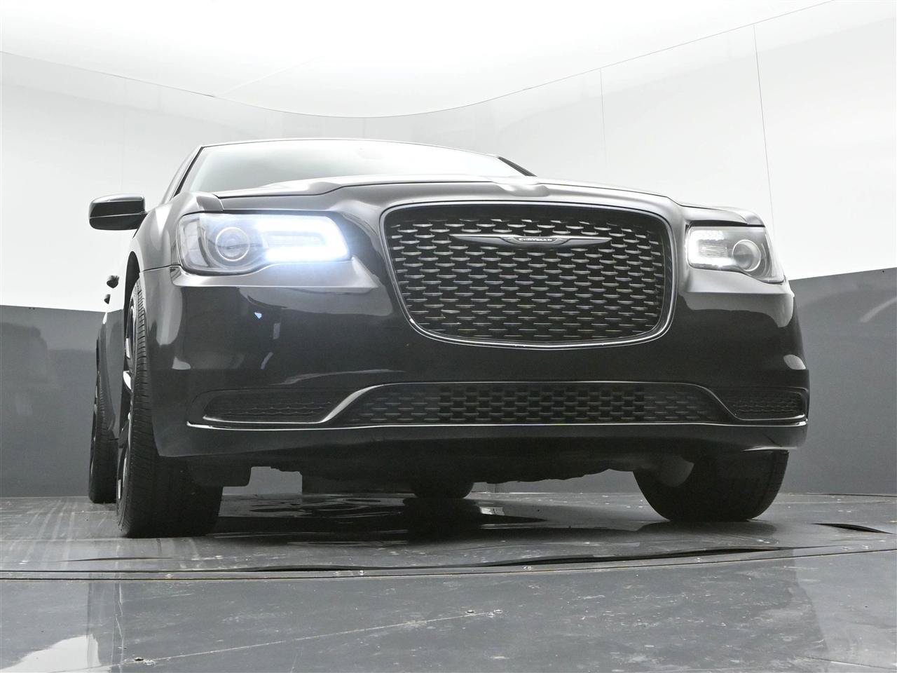 Used 2021 Chrysler 300 Touring w/ Sport Appearance Package RWD image 30