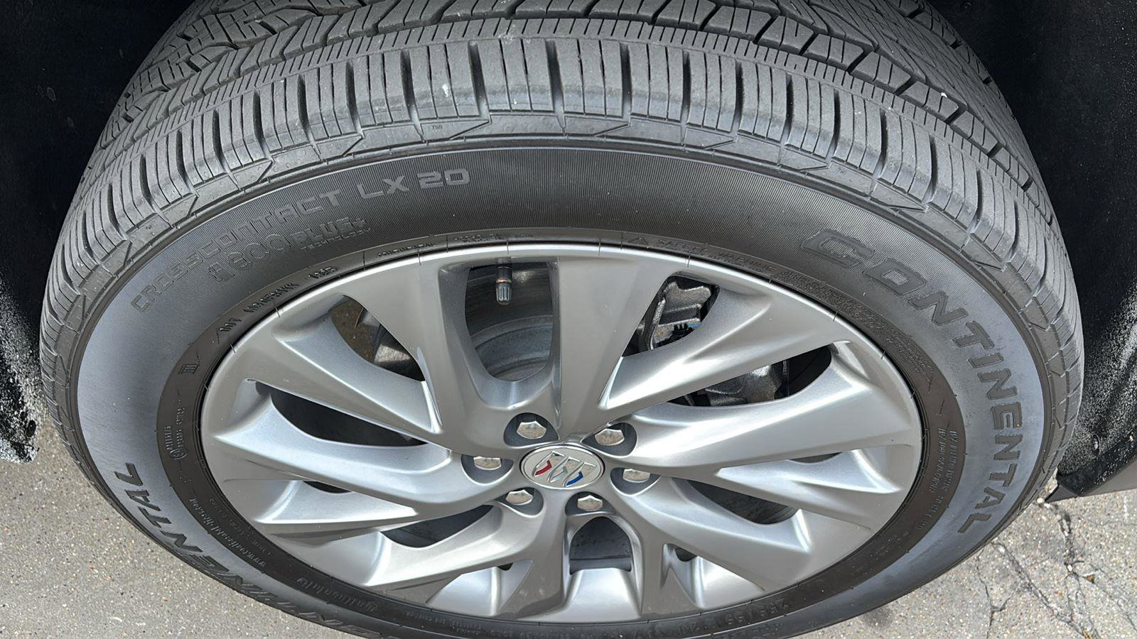 Certified 2025 Buick Enclave Preferred FWD image 9