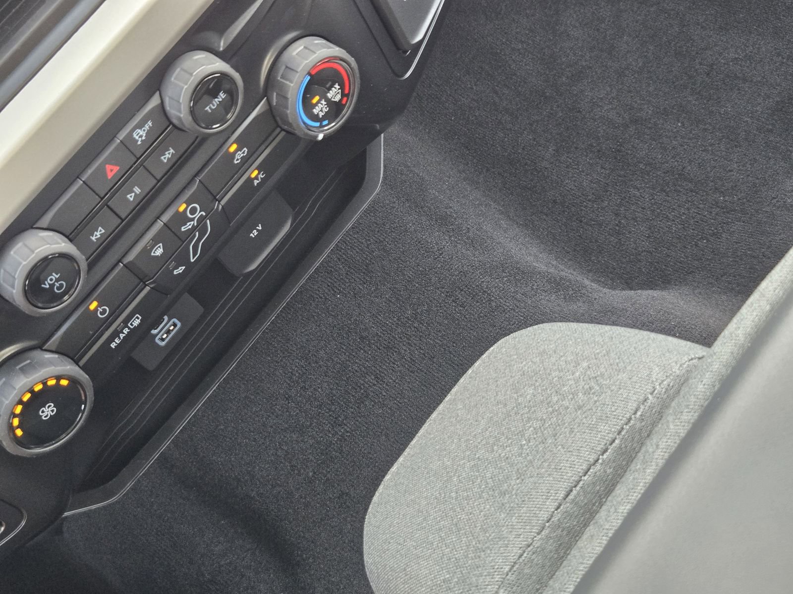 New 2025 Ford F250 XLT w/ FX4 Off-Road Package image 18