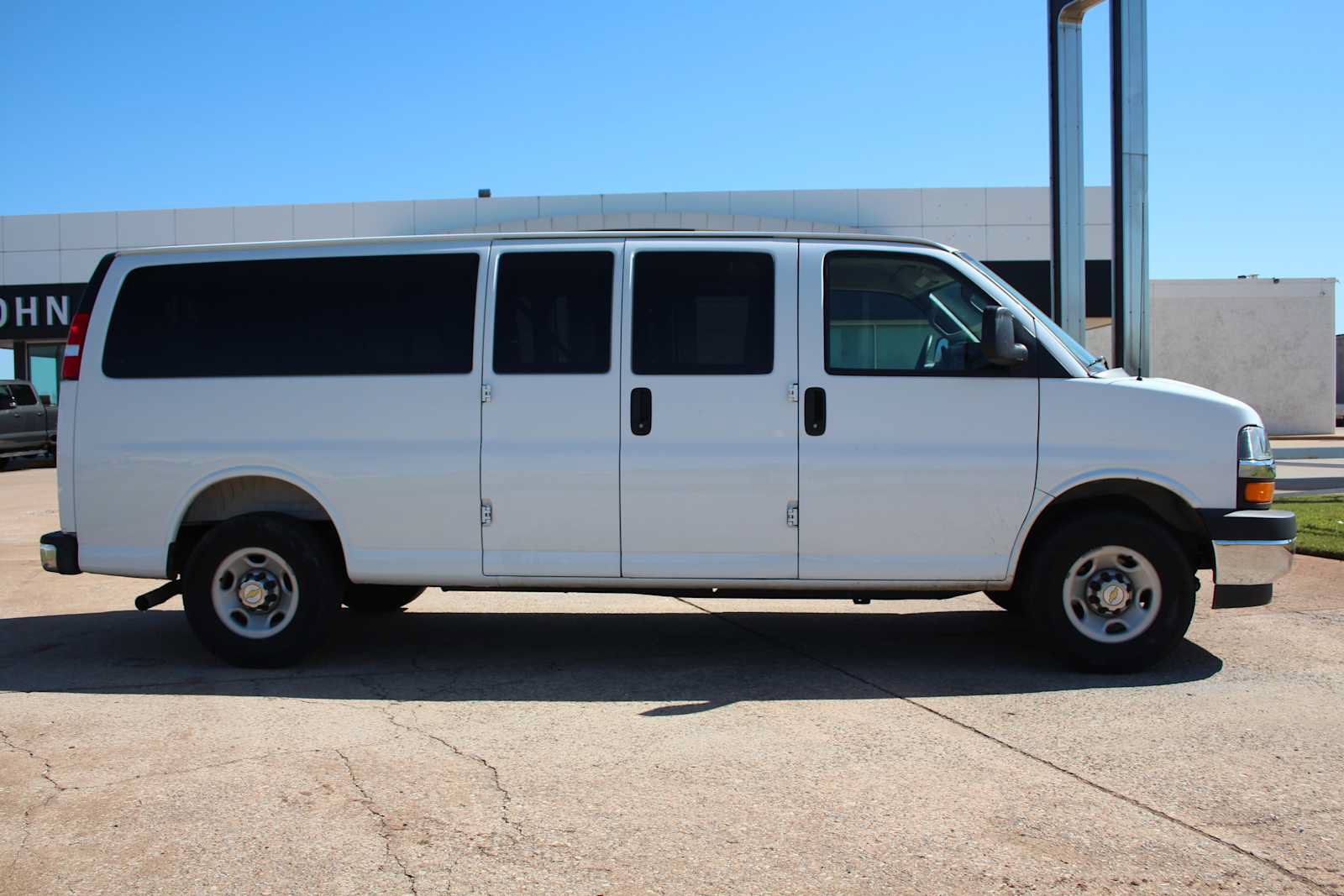 Used 2025 Chevrolet Express 3500 LT w/ LT Preferred Equipment Group RWD image 16