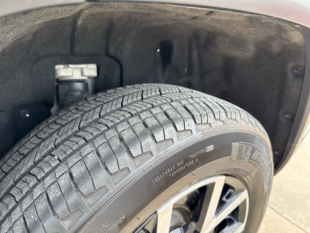 Used 2024 Jeep Grand Cherokee L Limited image 9