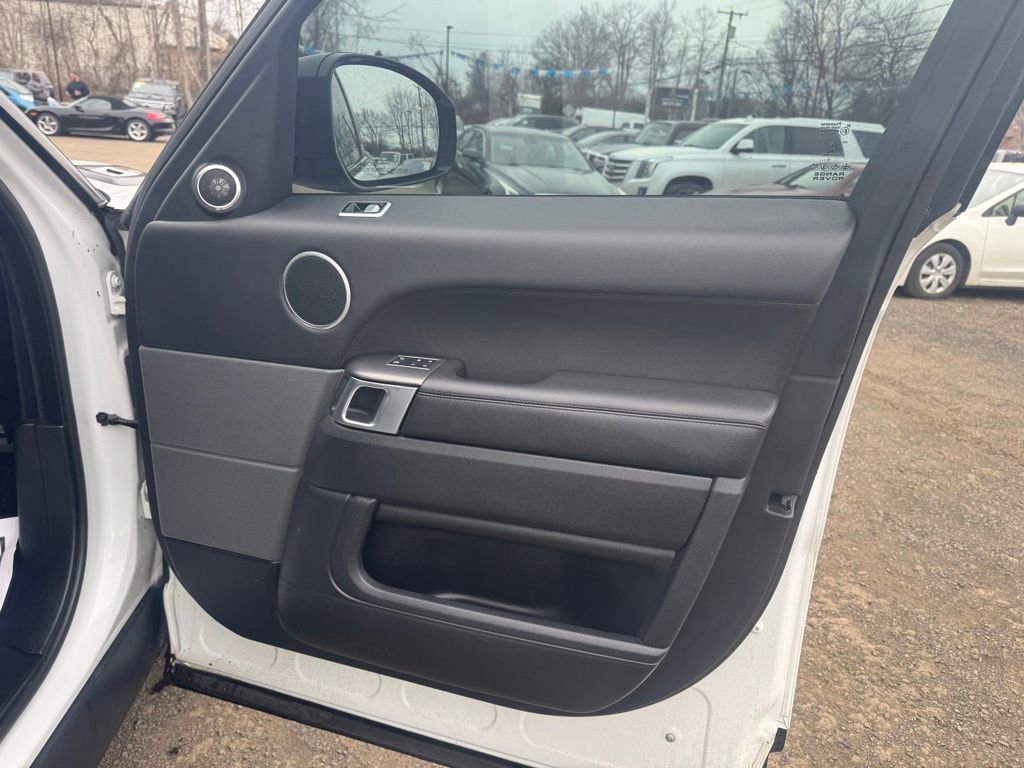 Used 2020 Land Rover Range Rover Sport SE image 23