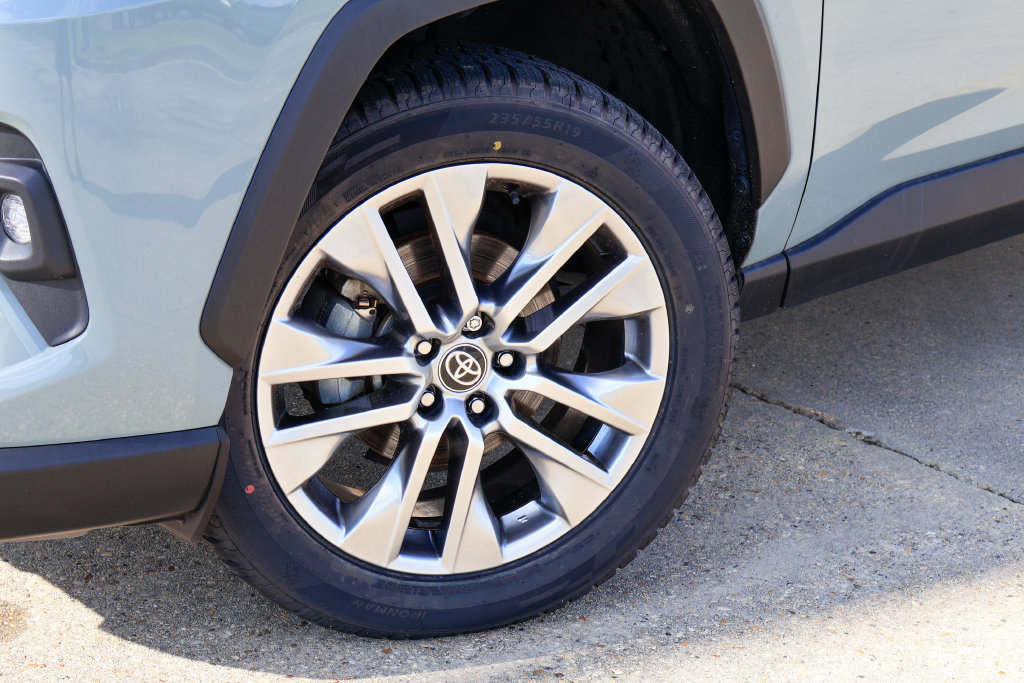 Used 2022 Toyota RAV4 XLE Premium FWD image 29