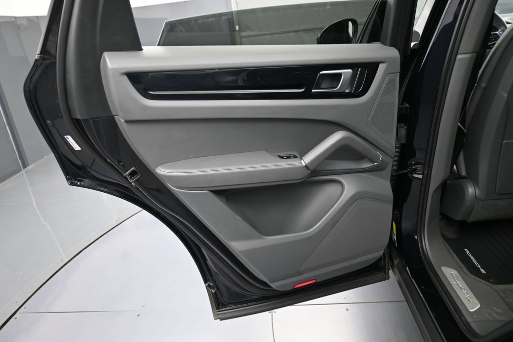 Certified 2023 Porsche Cayenne AWD/4WD image 22