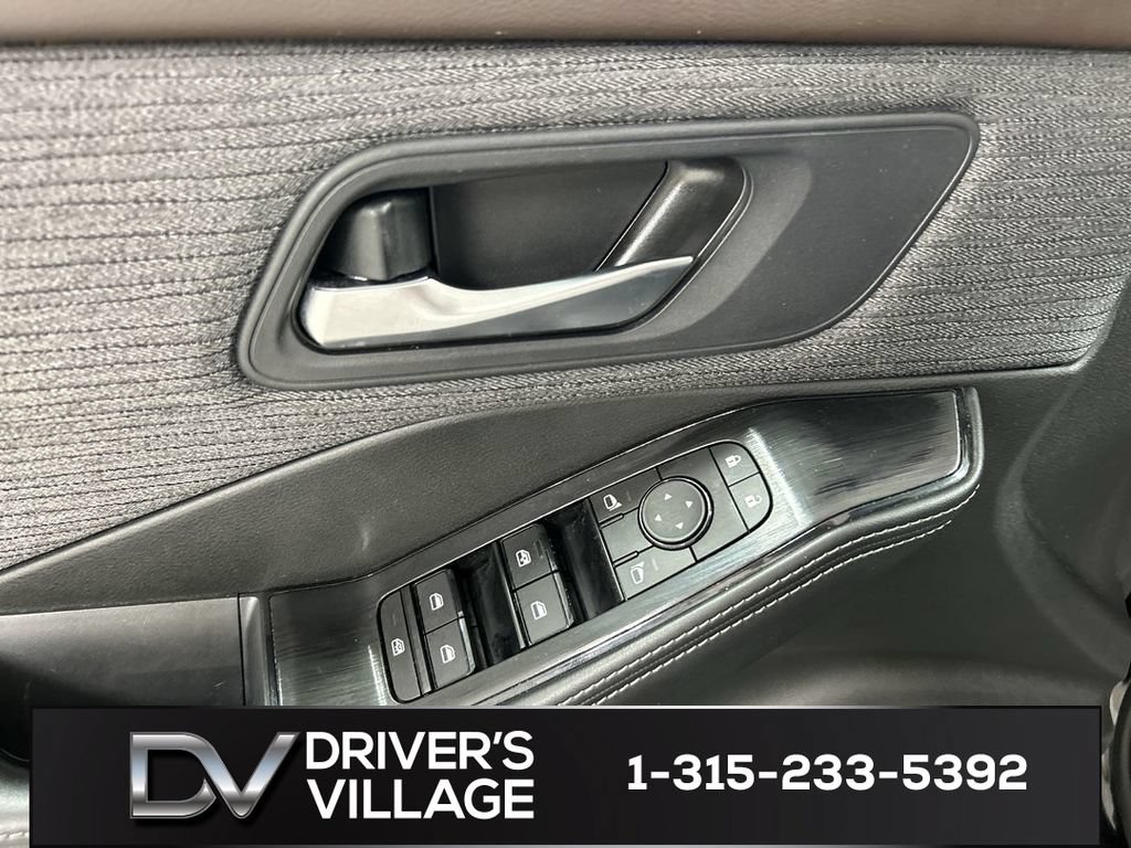 Used 2023 Nissan Rogue SV AWD/4WD image 11