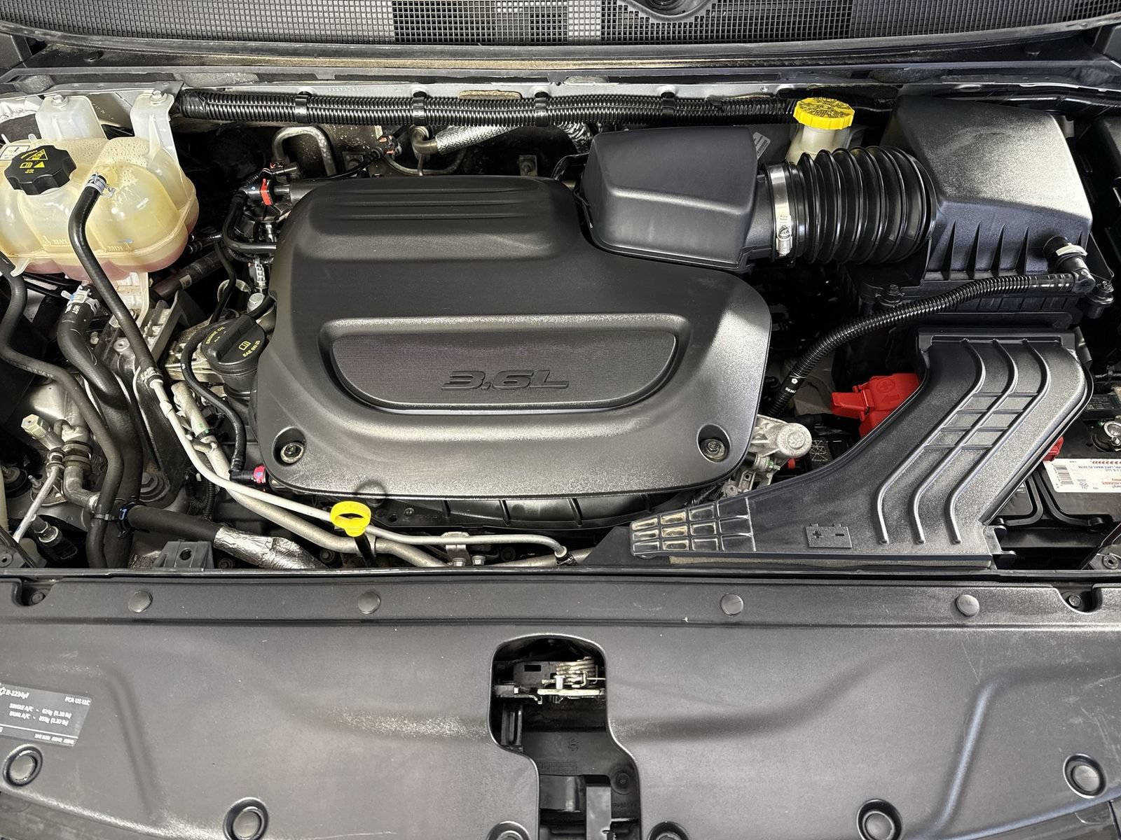 Used 2023 Chrysler Pacifica Limited FWD image 28