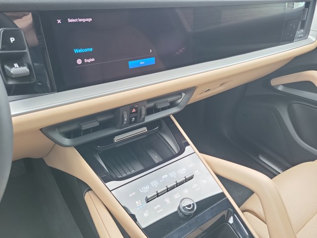 Certified 2025 Porsche Cayenne image 29
