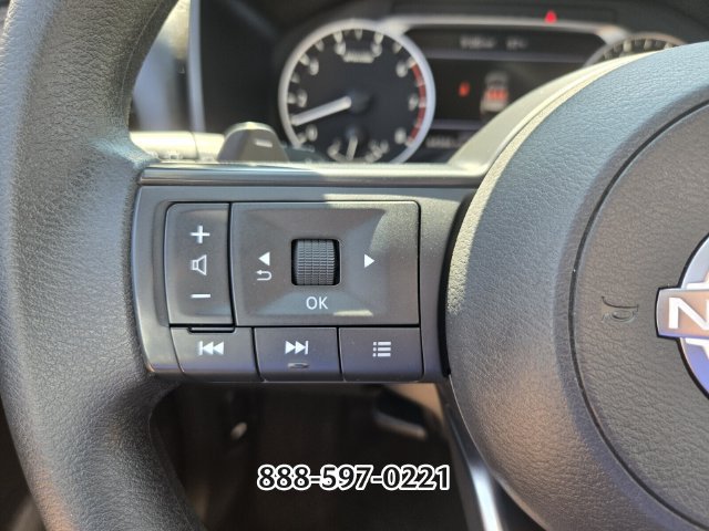Used 2024 Nissan Rogue SV FWD image 27