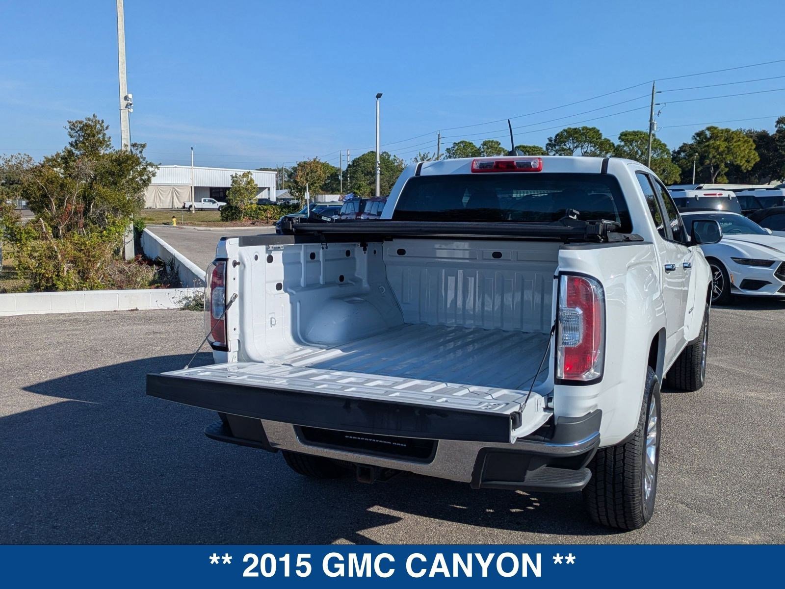 Used 2015 GMC Canyon SLT image 13