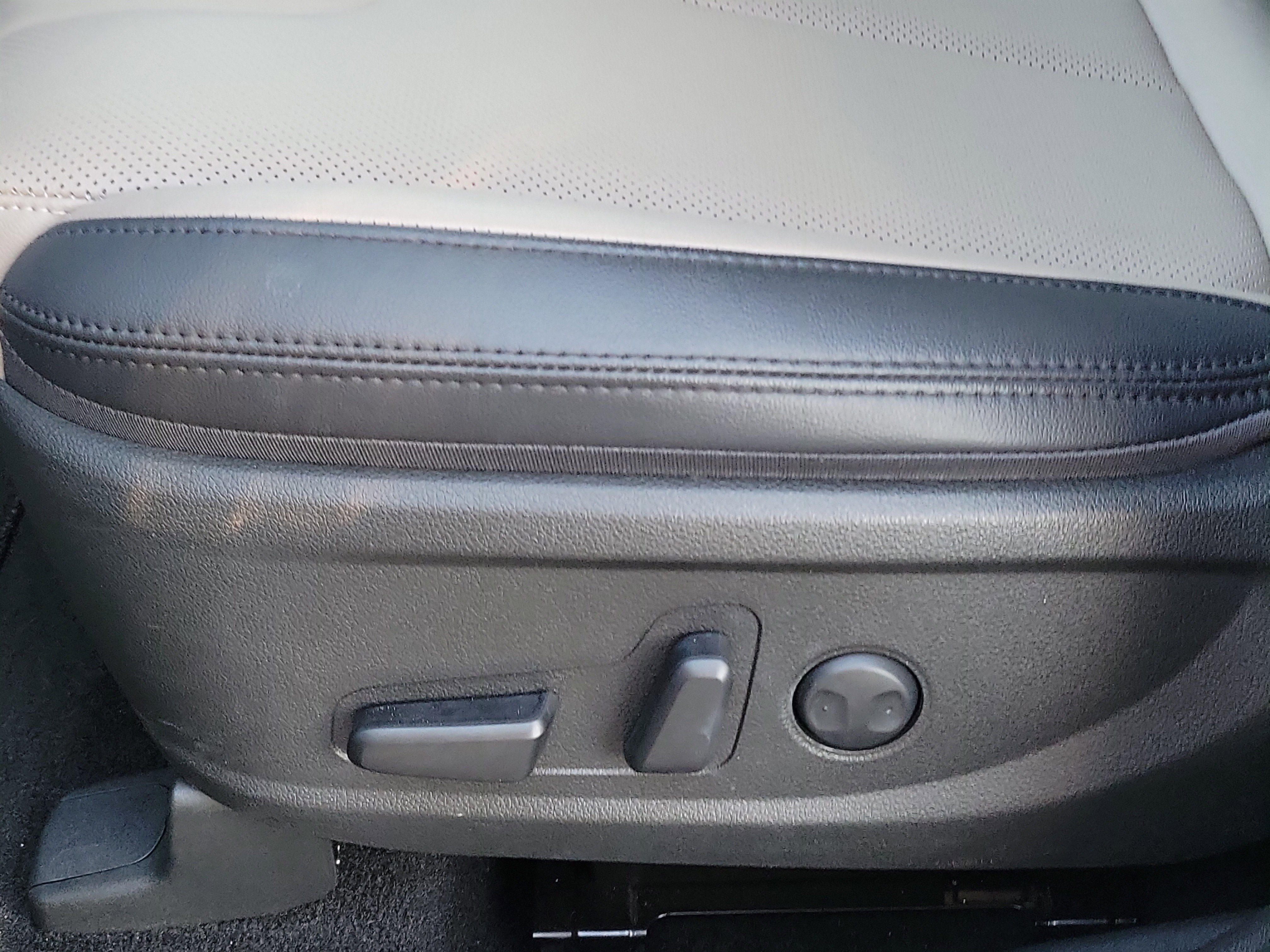 Certified 2023 Hyundai Santa Fe SEL Premium image 17