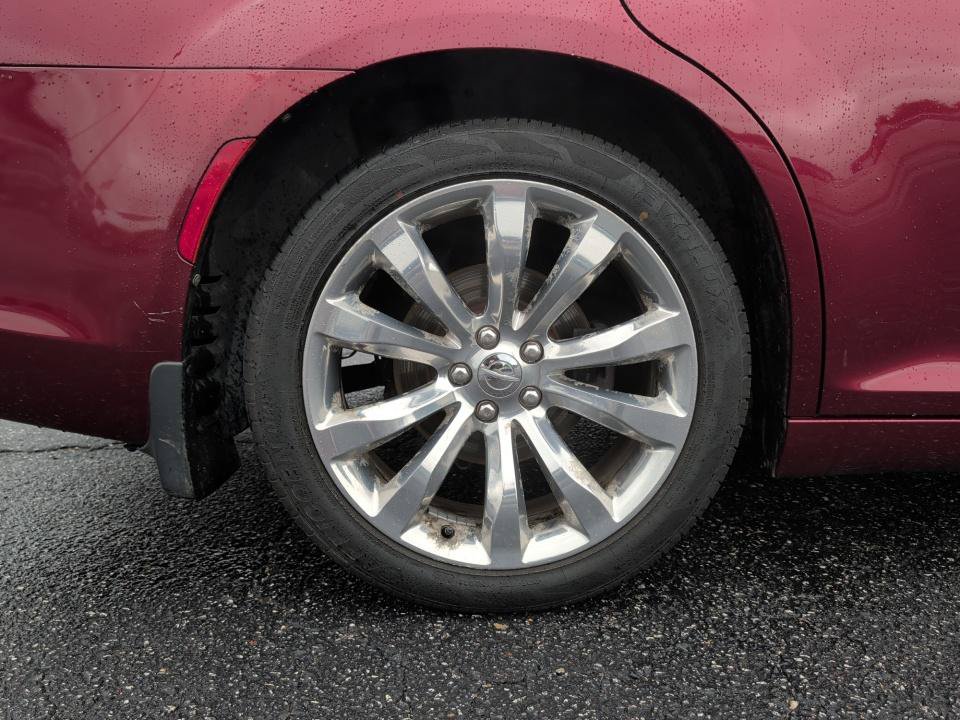 Used 2017 Chrysler 300 C RWD image 27