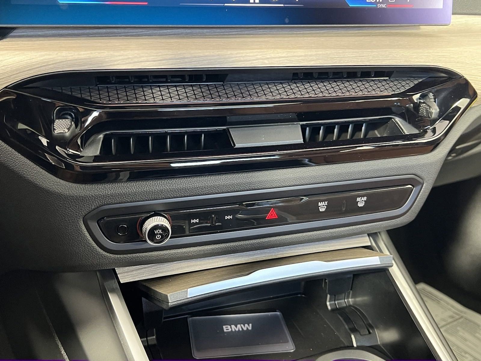 Used 2025 BMW 230i Coupe w/ M Sport Package image 28