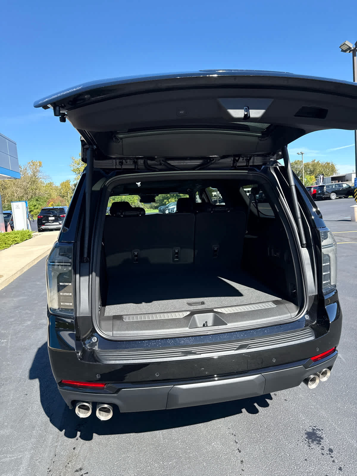 New 2027 Chevrolet Suburban Z71 w/ Comfort Package AWD/4WD image 17
