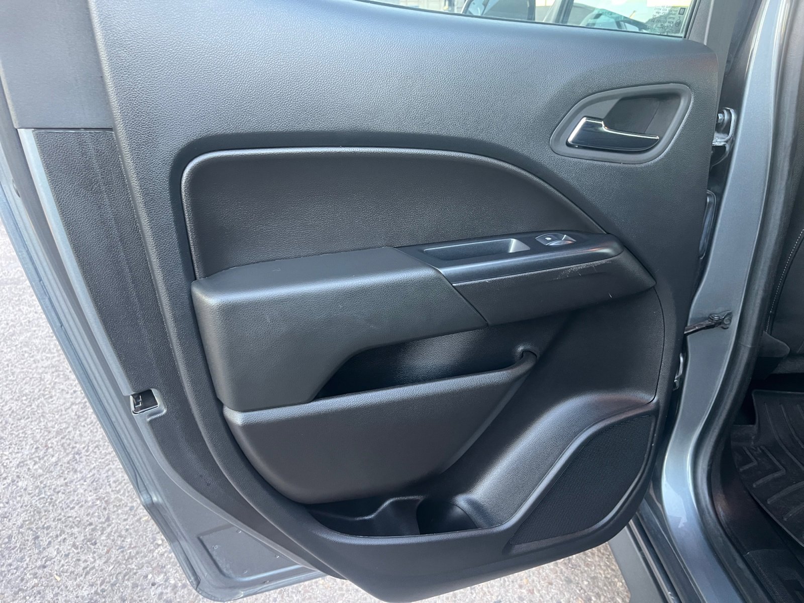 Used 2022 Chevrolet Colorado LT w/ LT Convenience Package image 16