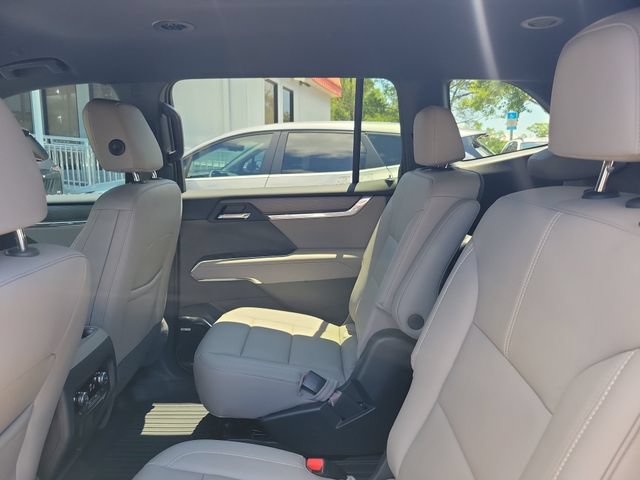 Used 2024 GMC Acadia Elevation w/ Luxury Package FWD image 15
