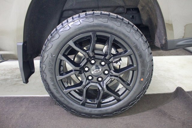 Used 2024 Chevrolet Colorado Z71 w/ LPO, Dark Essentials Package image 22