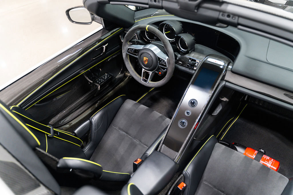 Used 2015 Porsche 918 Spyder image 8