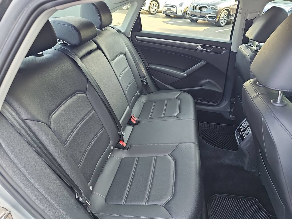 Used 2018 Volkswagen Passat 2.0T SE FWD image 27
