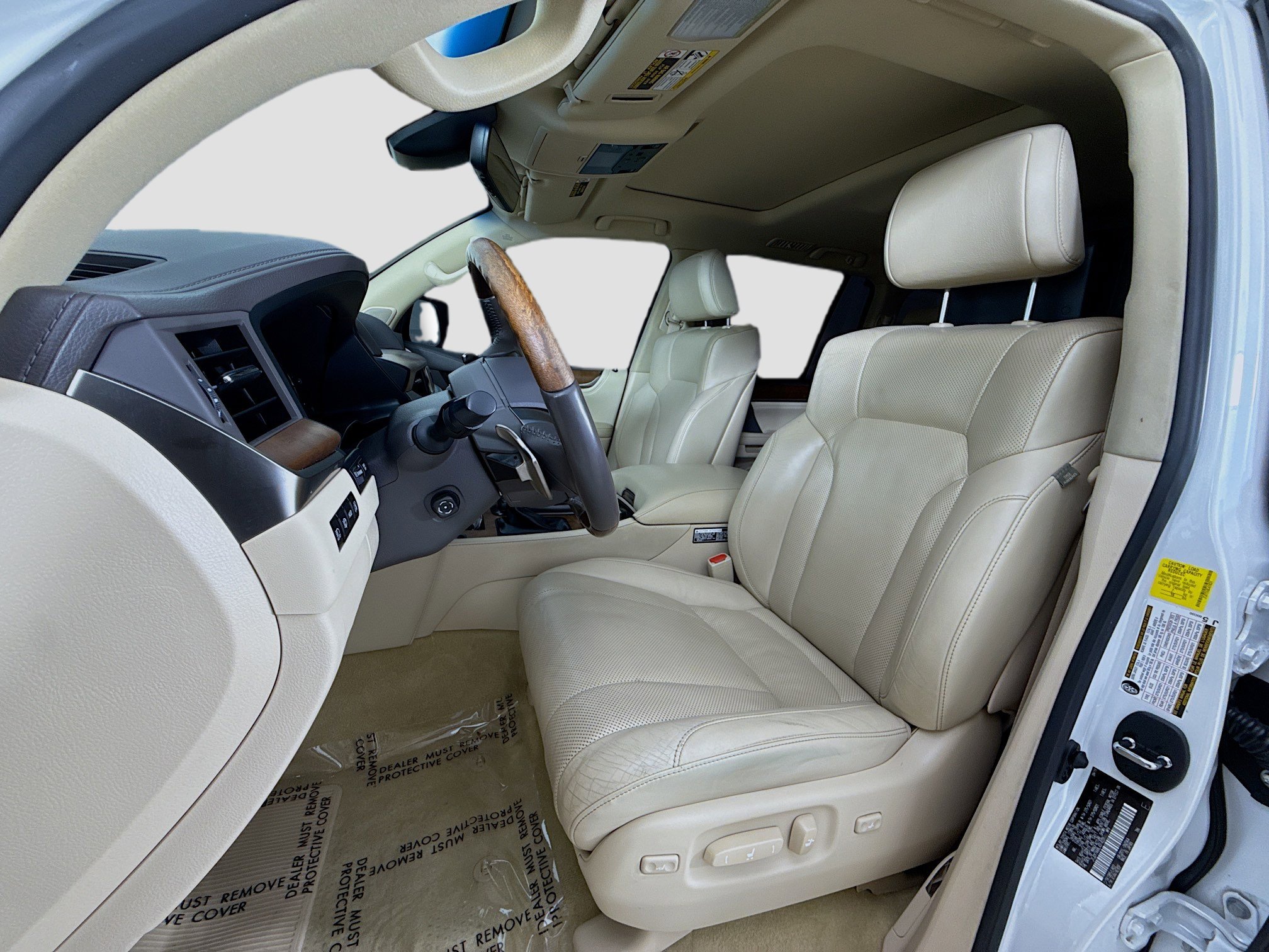 Used 2020 Lexus LX 570 4WD w/ 3rd Row & Luxury Pkg image 22