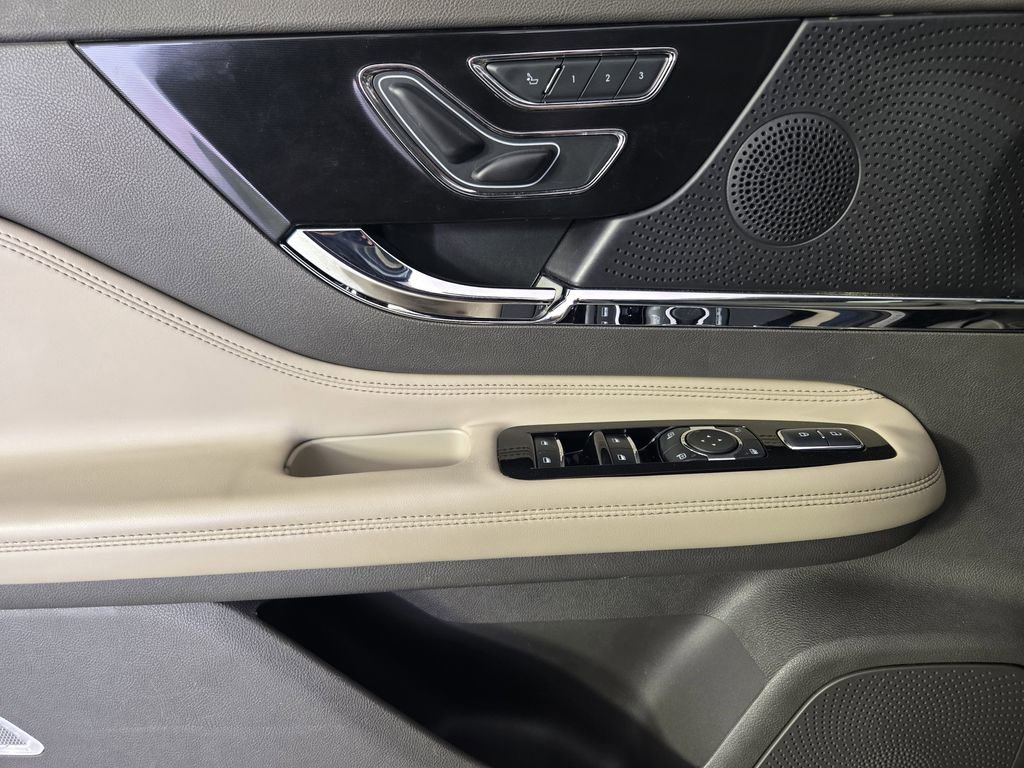 Used 2024 Lincoln Corsair FWD image 23