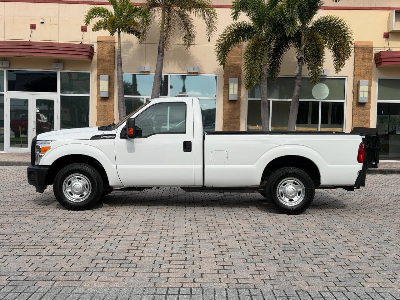 Used 2016 Ford F250 XL w/ Power Equipment Group RWD image 4