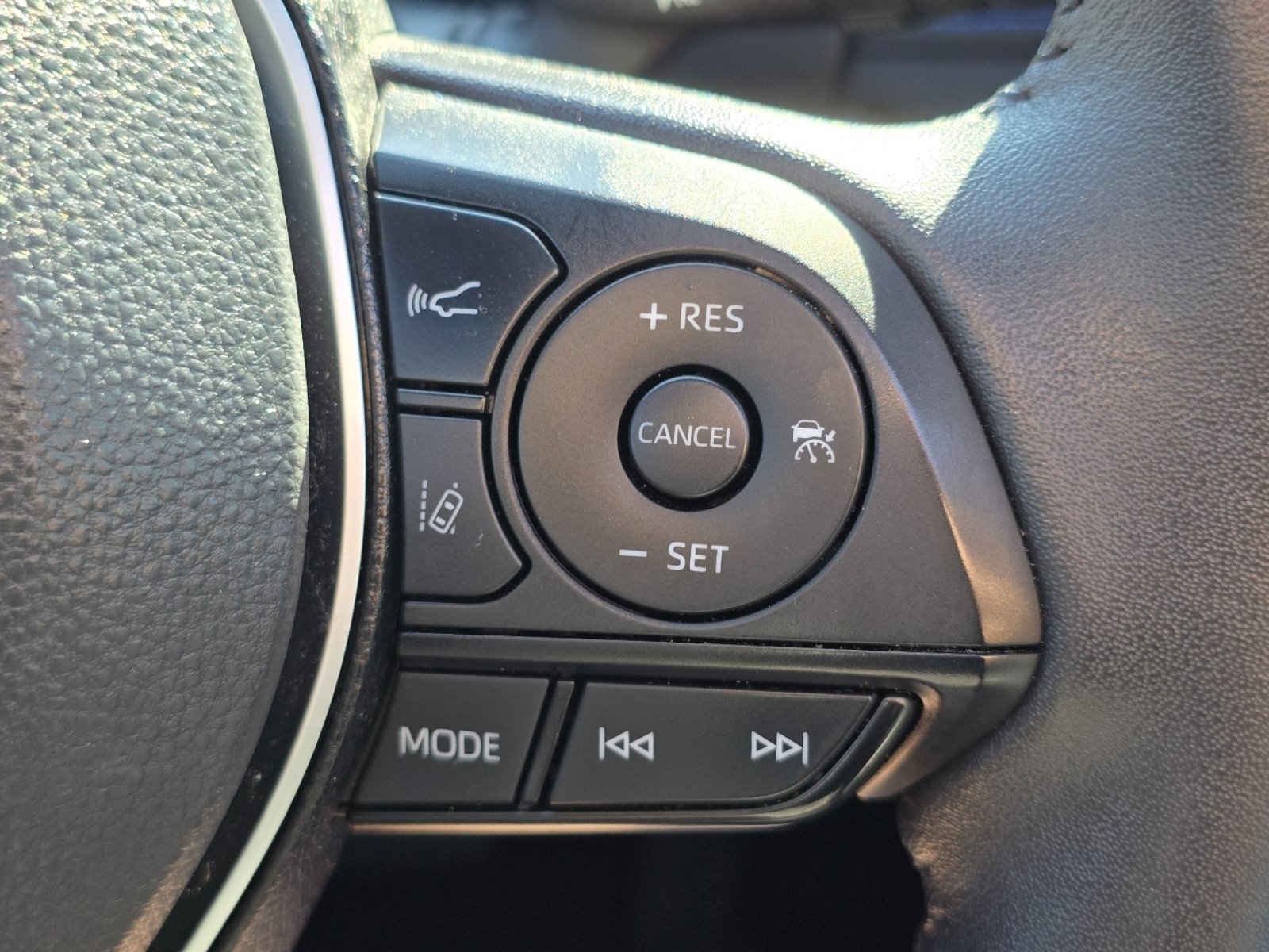 Used 2022 Toyota RAV4 XSE AWD/4WD image 32