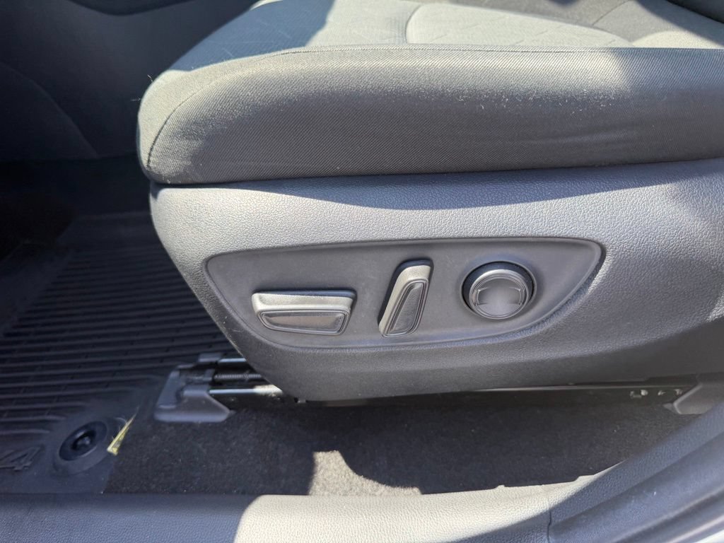 Used 2023 Toyota RAV4 XLE FWD image 15