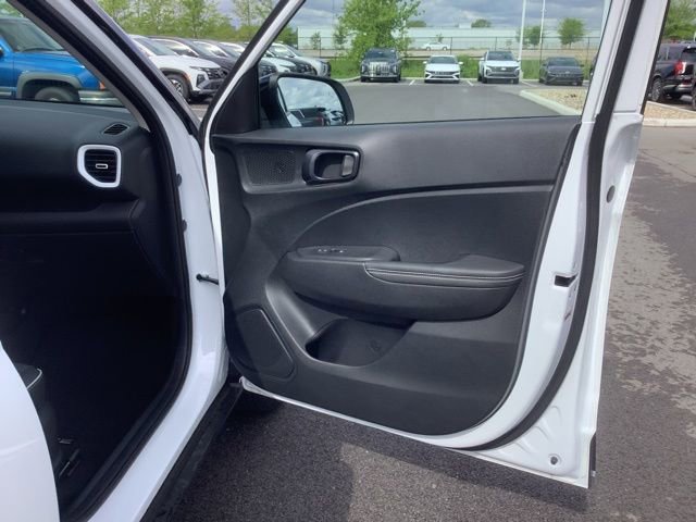 Certified 2025 Hyundai Venue Limited image 30