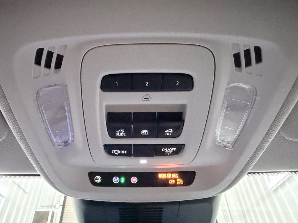 Used 2024 Buick Envision Avenir AWD/4WD image 30