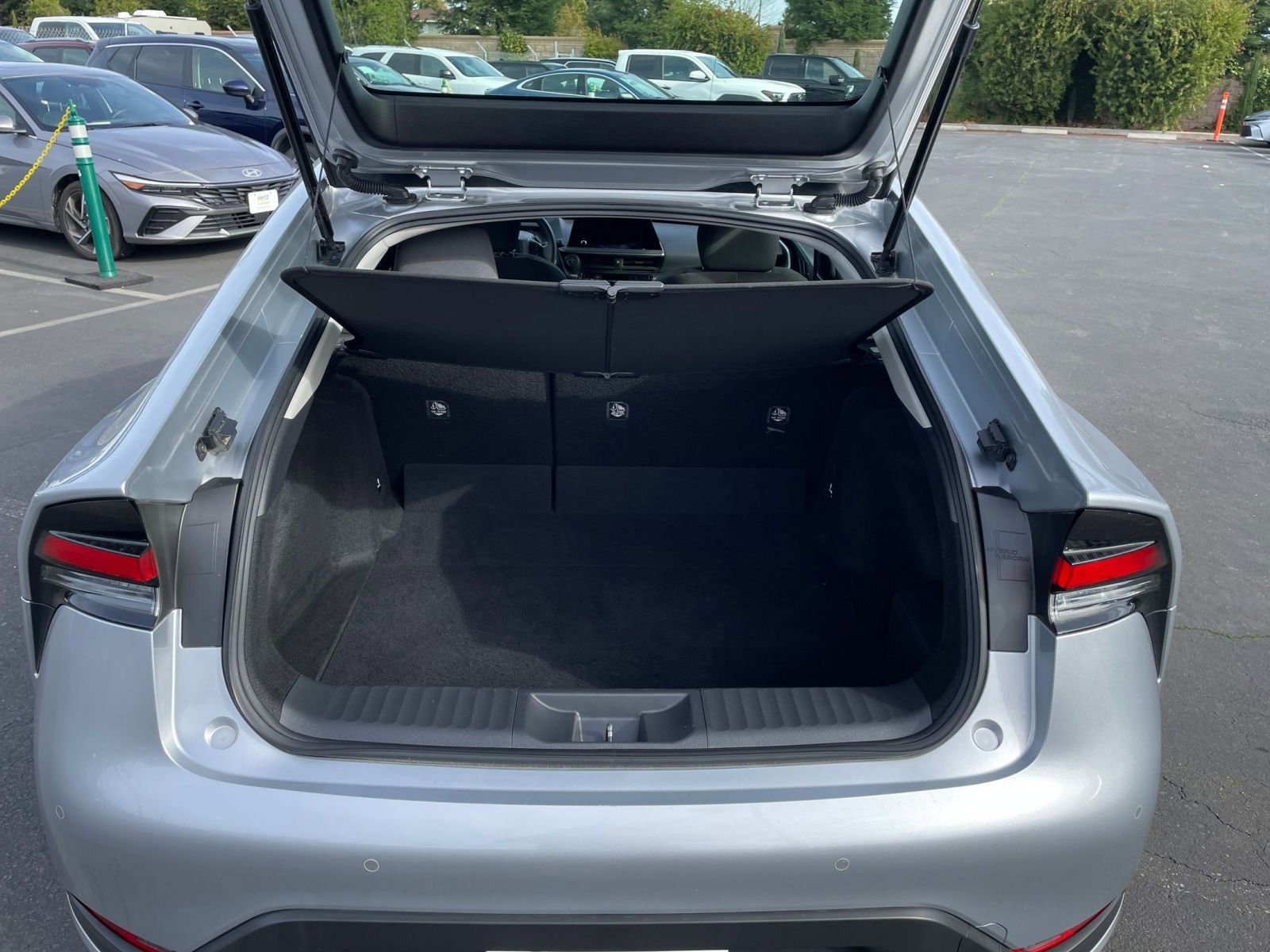 Used 2025 Toyota Prius LE image 30