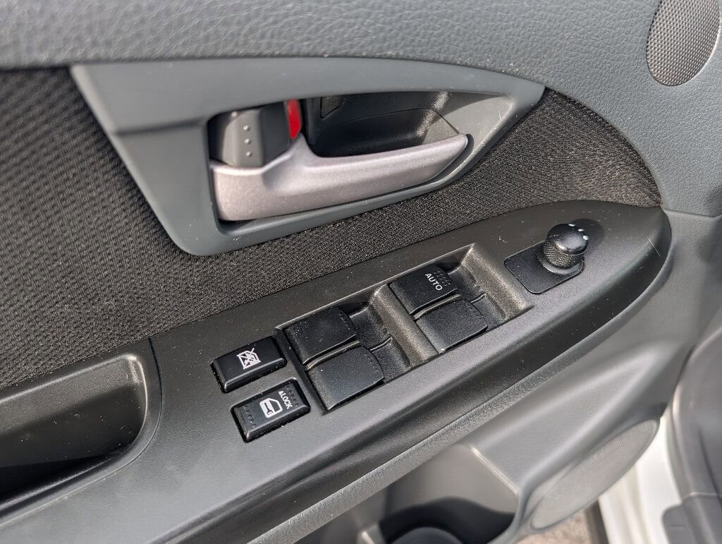 Used 2011 Suzuki SX4 AWD Hatchback image 20