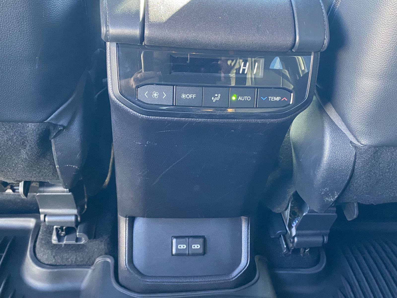 Used 2022 Toyota Highlander XSE FWD image 25