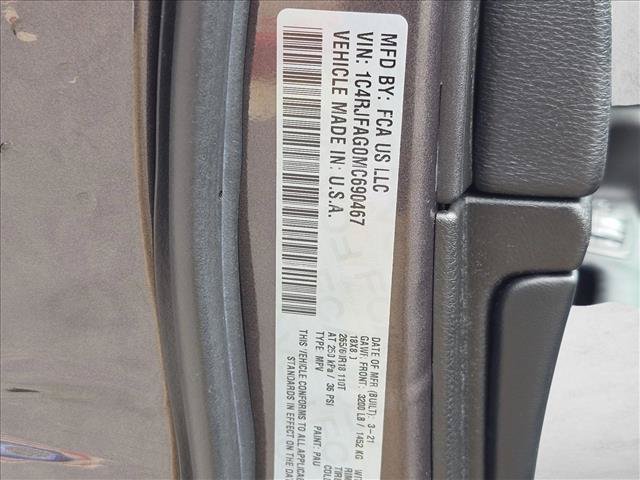 Used 2021 Jeep Grand Cherokee Laredo AWD/4WD image 26
