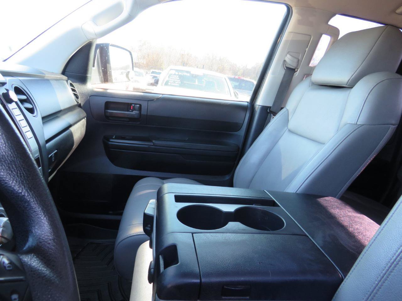 Used 2016 Toyota Tundra SR w/ Tow Package RWD image 8