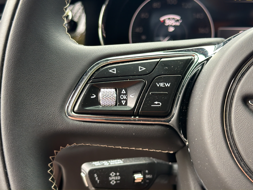 Used 2022 Bentley Bentayga AWD/4WD image 24