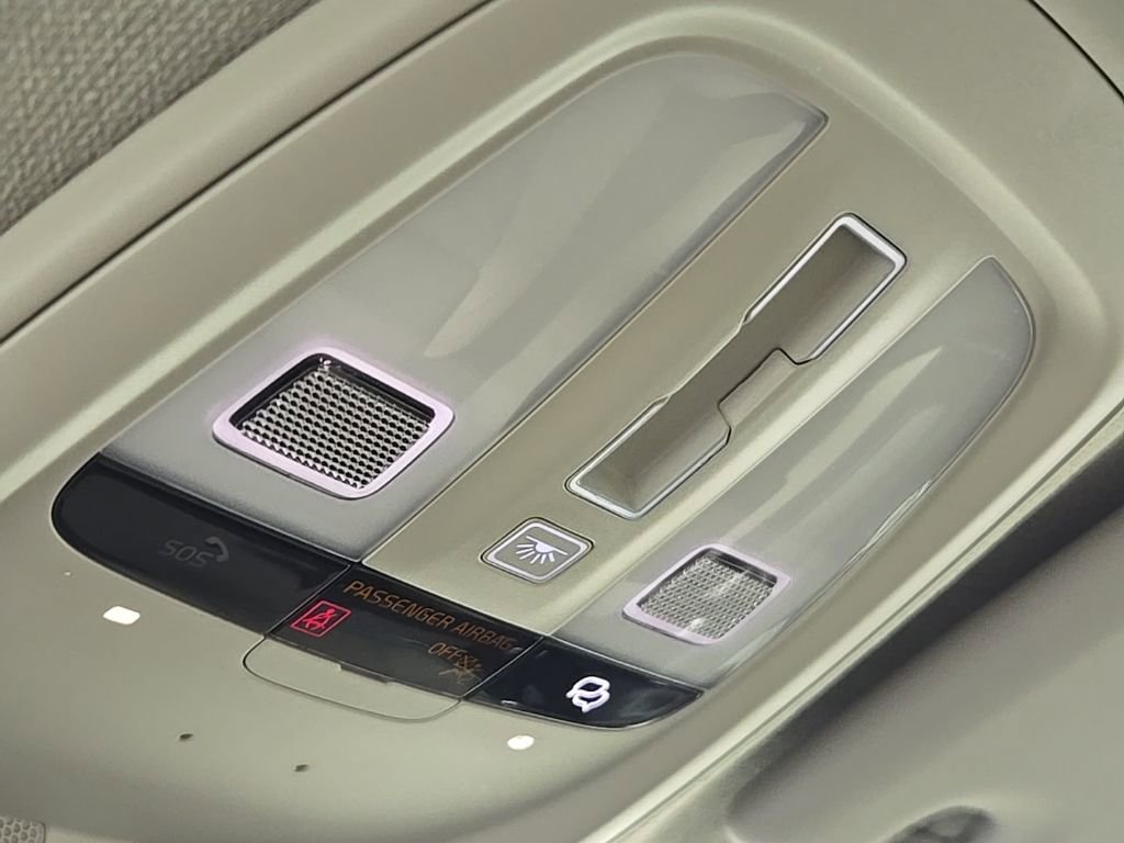 Certified 2024 Volvo XC40 B5 Plus w/ Climate Package image 25