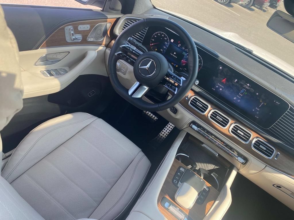 Used 2025 Mercedes-Benz GLS 580 4MATIC image 31