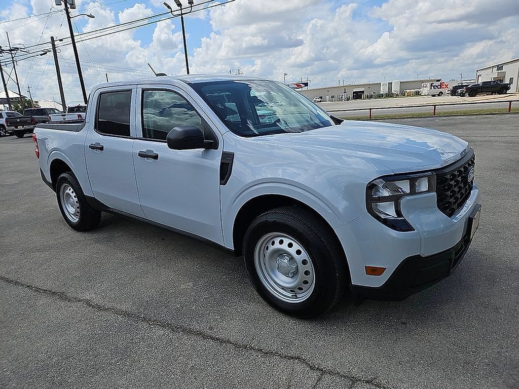 Used 2025 Ford Maverick XL w/ Equipment Group 102A AWD/4WD image 2