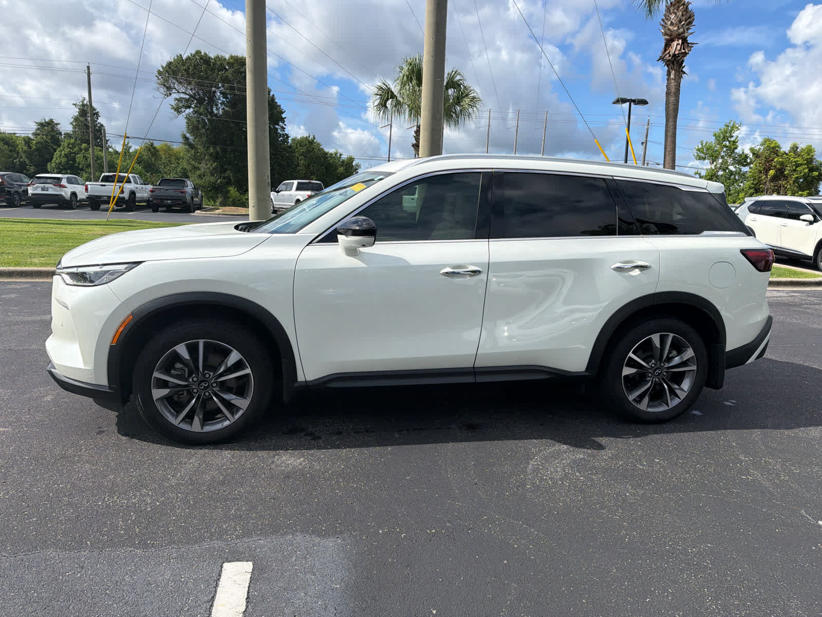 Used 2024 INFINITI QX60 Luxe FWD image 3