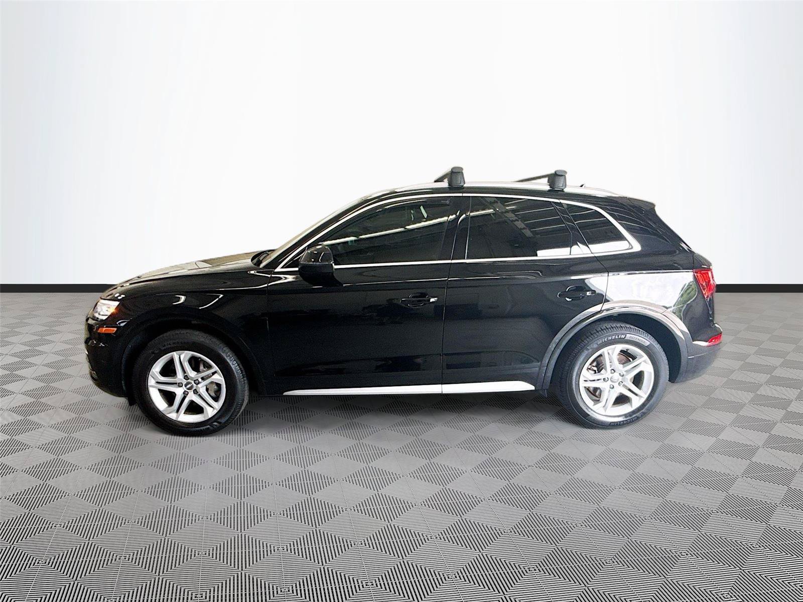Used 2019 Audi Q5 2.0T Premium w/ Convenience Package AWD/4WD image 4