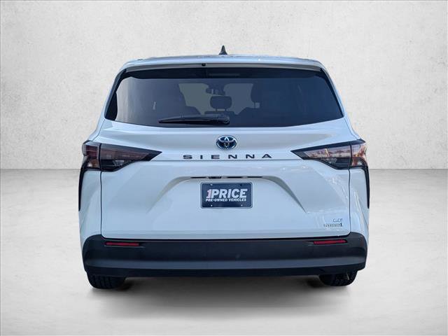 Used 2024 Toyota Sienna LE image 7