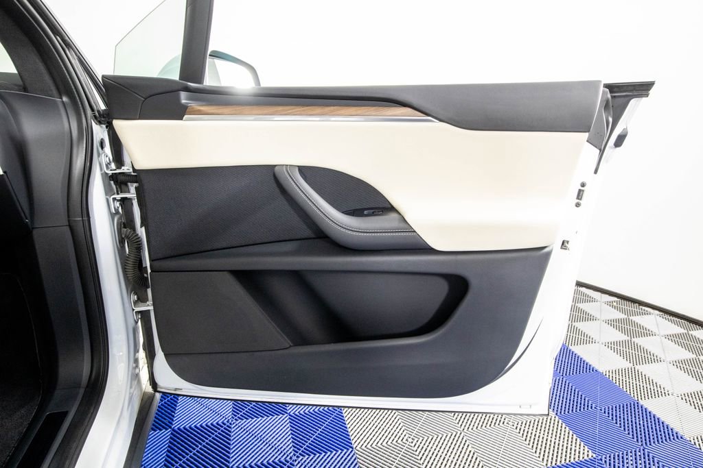 Used 2023 Tesla Model X image 14