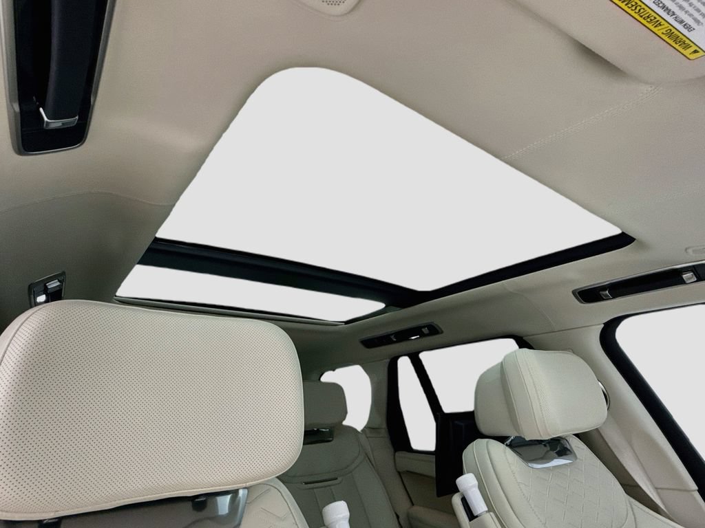 Used 2024 Land Rover Range Rover SV AWD/4WD image 17