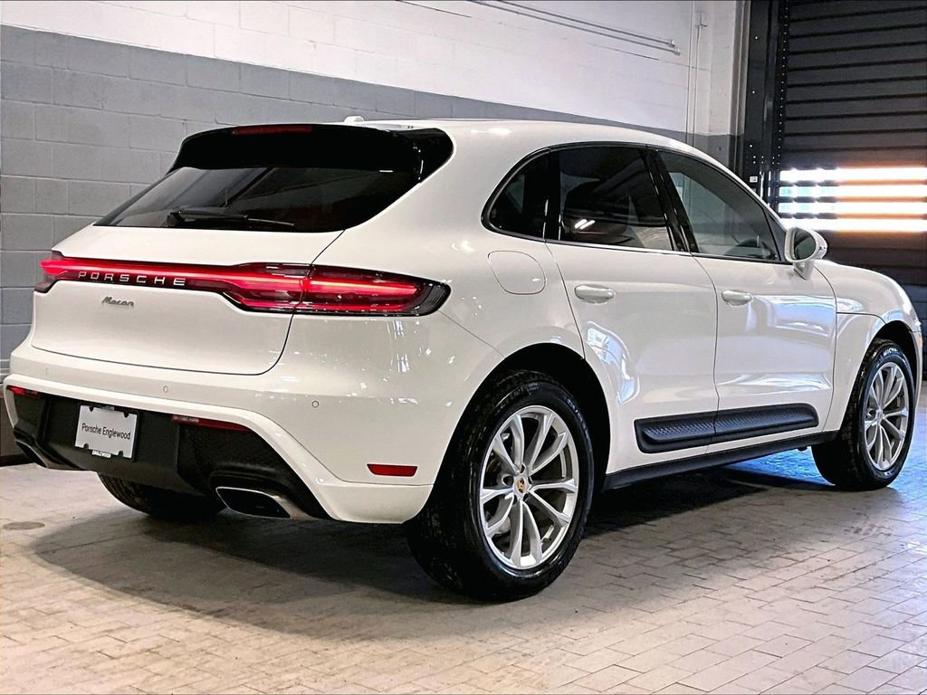 Used 2025 Porsche Macan AWD/4WD image 17