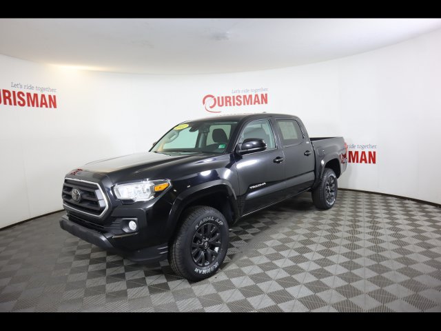 Used 2022 Toyota Tacoma SR5 AWD/4WD image 2