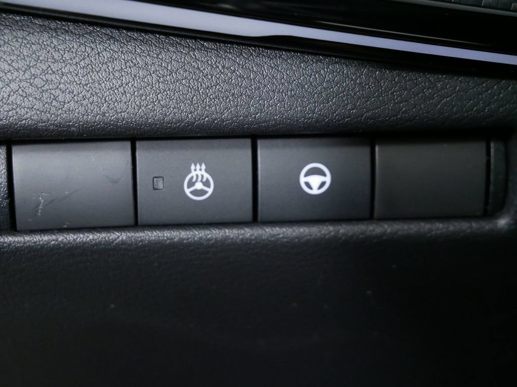 Used 2025 Nissan Kicks SR w/ SR Premium Package AWD/4WD image 24