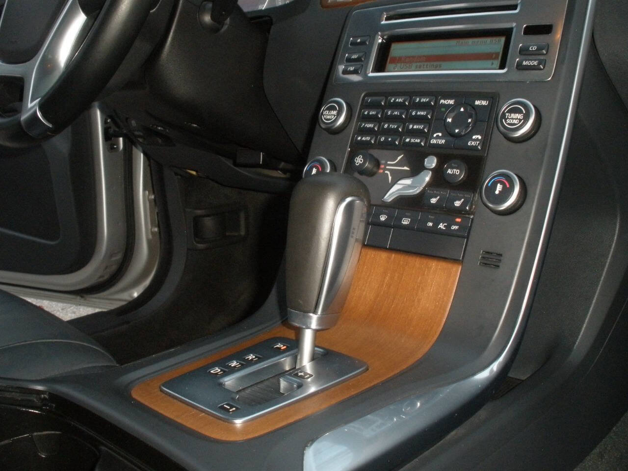 Used 2010 Volvo S80 3.2 image 27