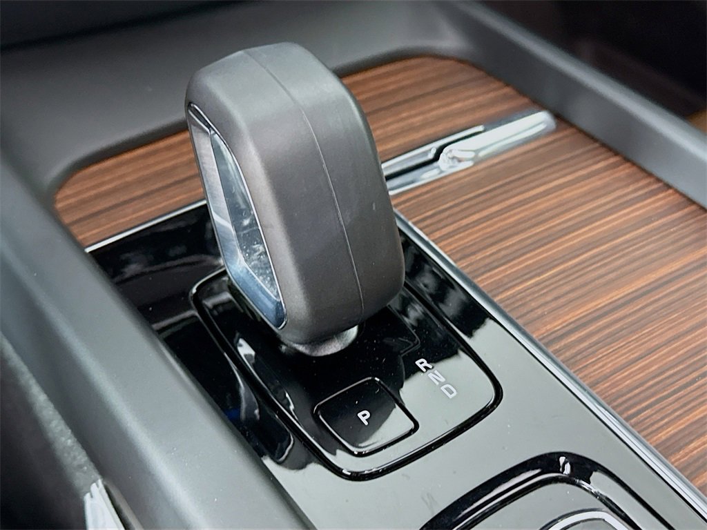 Used 2024 Volvo V60 B5 Cross Country Plus w/ Protection Package Premier image 18