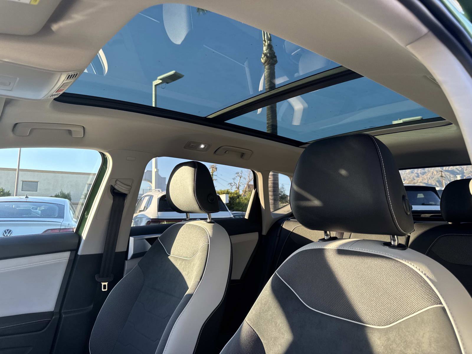 Certified 2025 Volkswagen Taos SE w/ Panoramic Sunroof Package image 15